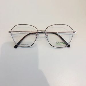 Thin Polaroid glasses